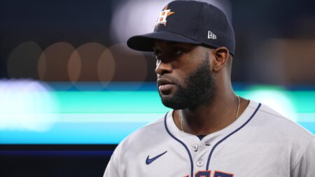 Astros’ Yordan Alvarez Suffers Sprained Ankle Injury vs. Rangers, Will Get MRI