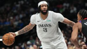 Mavs’ Anthony Davis Reportedly Returns to 5-on-5 Practice After Surgery on Eye Injury