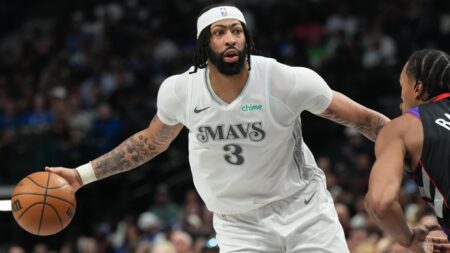 Mavs’ Anthony Davis Reportedly Returns to 5-on-5 Practice After Surgery on Eye Injury