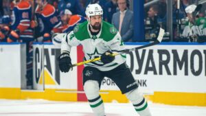 Stars’ Jamie Benn to Have Surgery for Collapsed Lung, Expected to Make Full Recovery
