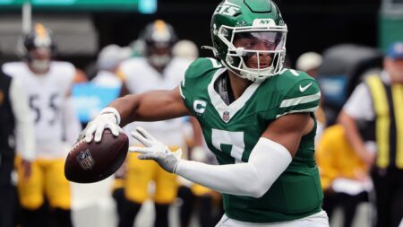 Justin Fields clears concussion protocol, will start vs. Dolphins Monday night