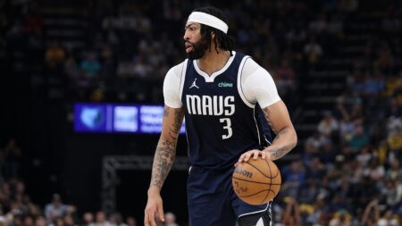 Mavs’ Anthony Davis Will Wear Protective Eyewear After Offseason Surgery on Eye Injury