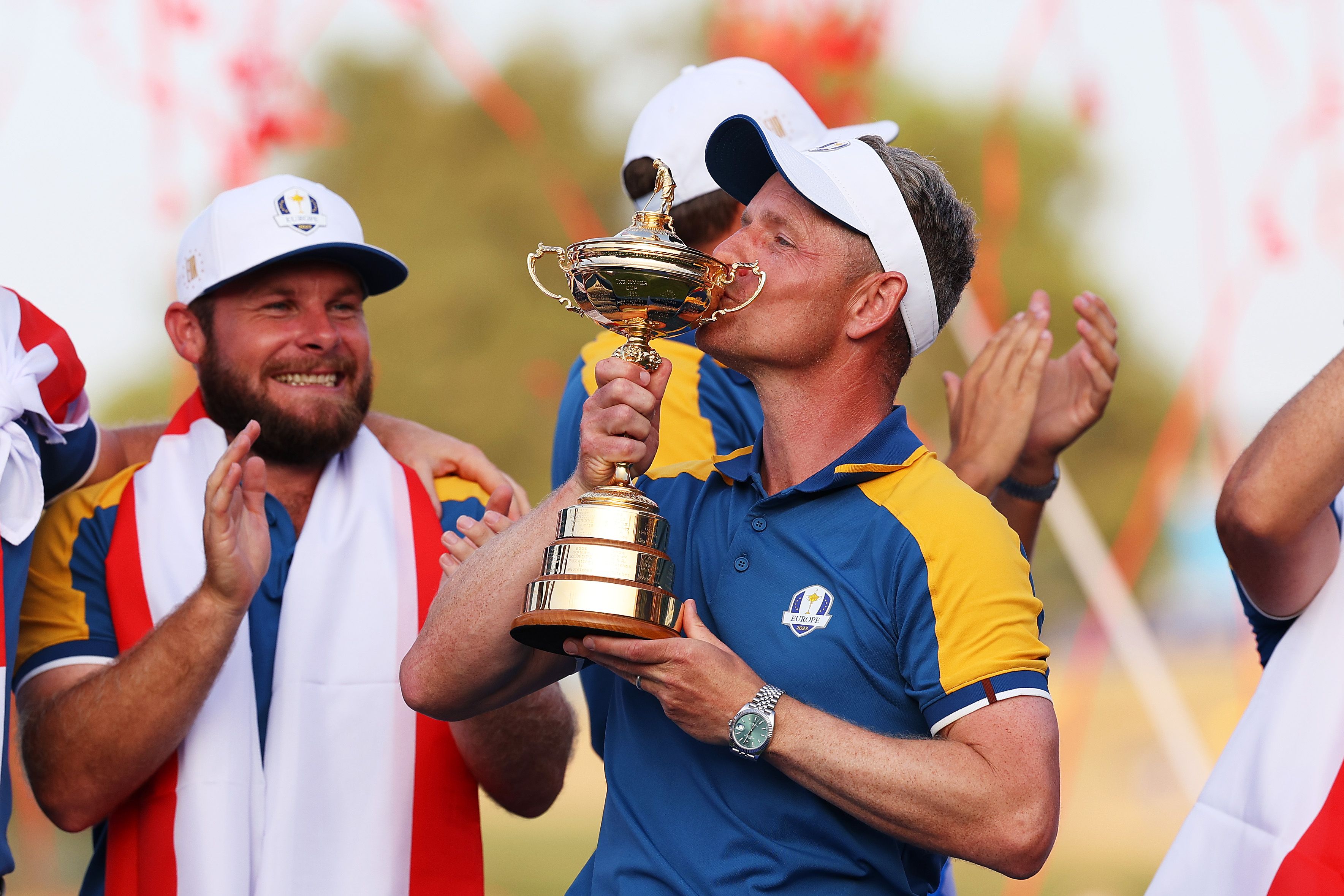 20241919-donald-trophy-ryder-cup-GettyImages-1711647415.jpg
