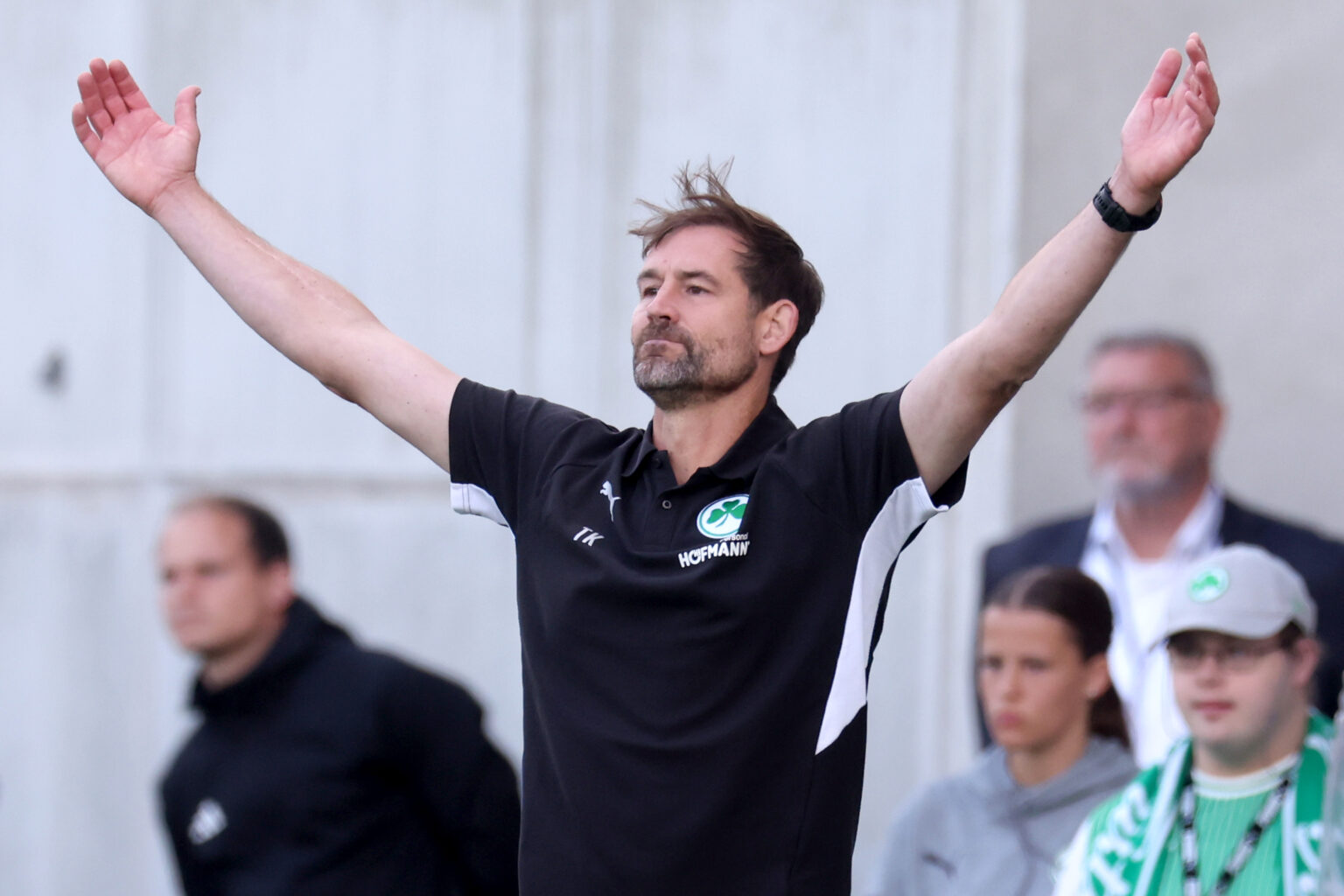 🥴 Sent off in seconds, second division player makes German football history