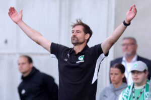🥴 Sent off in seconds, second division player makes German football history