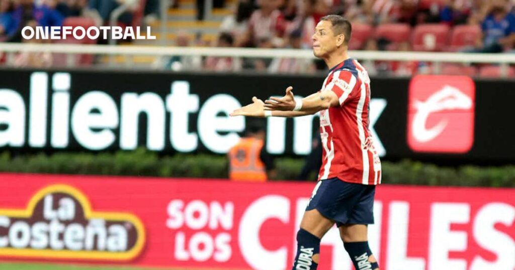 🤣​ Interesting… Chicharito misses a classic Chicharito chance