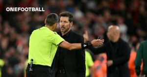 Simeone loses his cool with a Liverpool fan 🤯