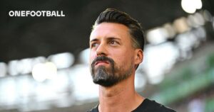 📉 Hero to zero in 3 weeks: Bundesliga coach fights for future