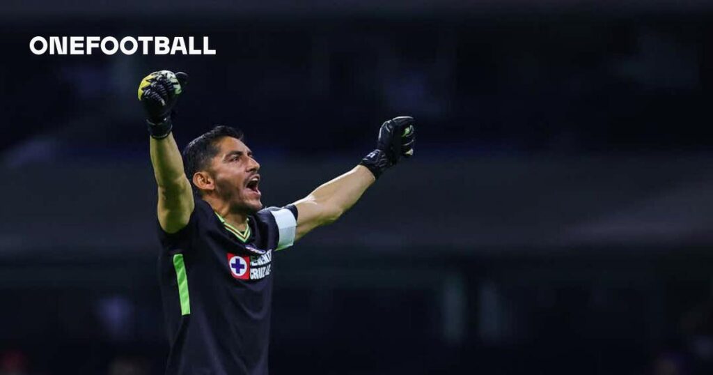 🧤 Liga MX legend Corona bids farewell to professional football