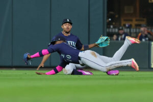 Mariners pull off key series win over Astros on wild double play sparked by Victor Robles diving catch