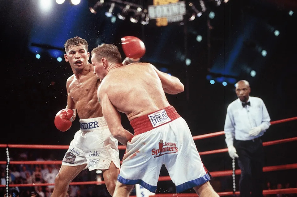Light Welterweight Boxing: Arturo Gatti (L) in action, throwing left hook to head of Micky Ward (R) during 10th round at Boardwalk Hall. Atlantic City, NJ 6/7/2003 CREDIT: John Iacono (Photo by John Iacono /Sports Illustrated via Getty Images) (Set Number: X68573 TK1 R10 F6 )