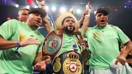 Oscar Collazo retains unified titles after bizarre stoppage; Gabriela Fundora batters Alexas Kubicki
