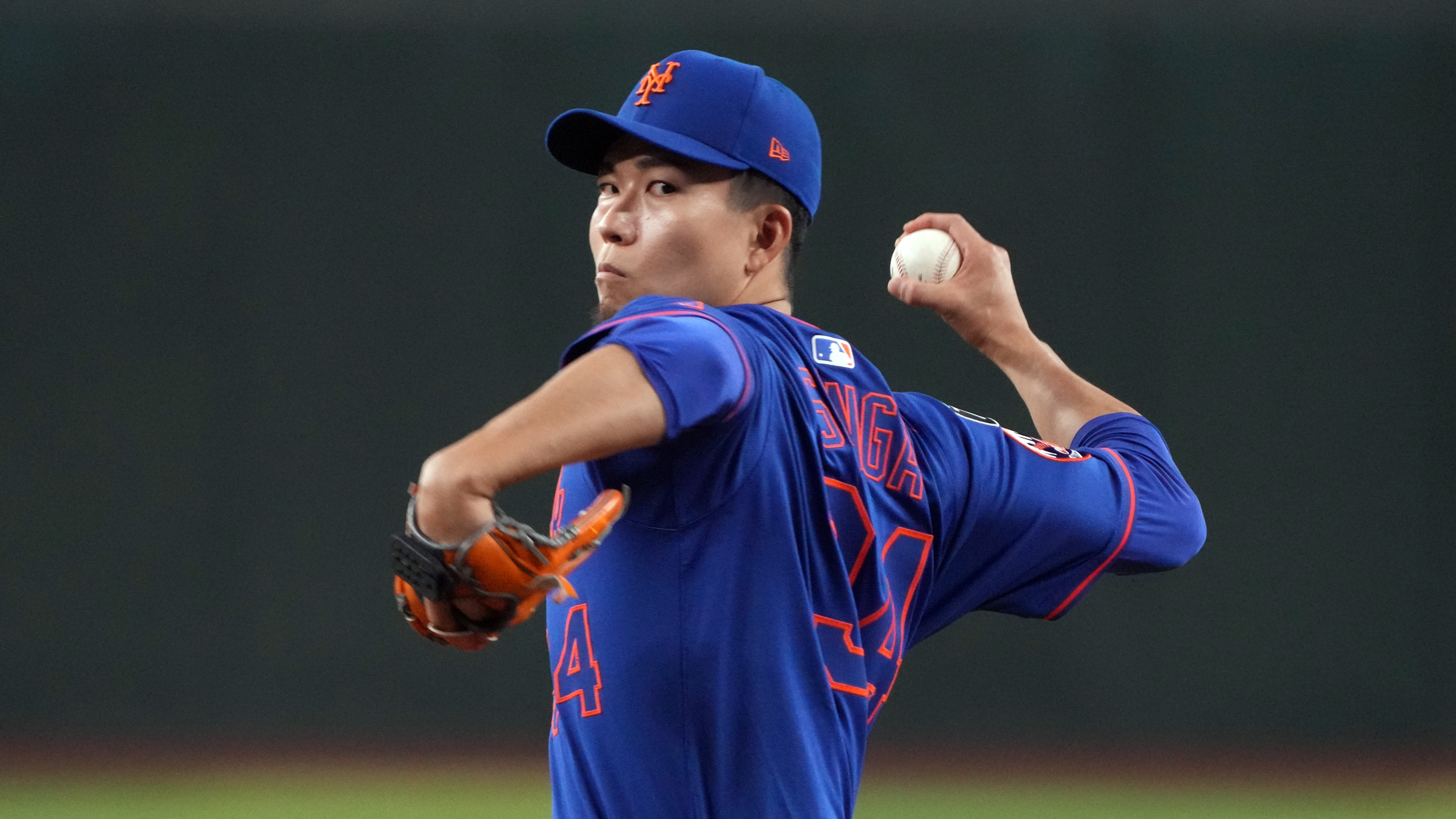 New York Mets pitcher Kodai Senga (34) throws against the Arizona Diamondbacks in the first inning at Chase Field.