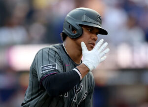 Juan Soto hits 40th homer for Mets; joins Barry Bonds, Jeff Bagwell with 40-homer, 30-steal, 110-walk season