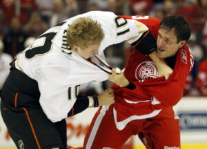 Red Wings’ Pavel Datsyuk Handles Corey Perry In Fight