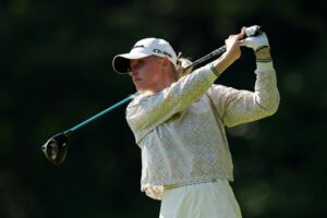 England’s Hull leads Jeeno by one at LPGA Queen City event
