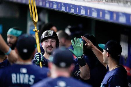 Seattle Mariners clinch second playoff berth since 2001, have won 15 of last 16 games
