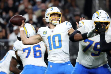 Justin Herbert picks apart the Raiders as Chargers improve to 2-0