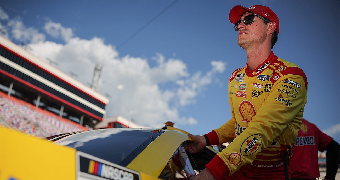 BRISTOL, TENNESSEE - SEPTEMBER 20: Joey Logano, driver of the #22 Shell Pennzoil Ford, enters his car during qualifying for the NASCAR Cup Series Bass Pro Shops Night Race at Bristol Motor Speedway on September 20, 2024 in Bristol, Tennessee. (Photo by Jonathan Bachman/Getty Images)