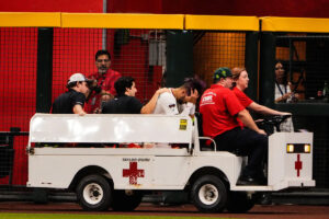 Diamondbacks OF Lourdes Gurriel carted off with apparent knee injury after fall in matchup vs. Rangers