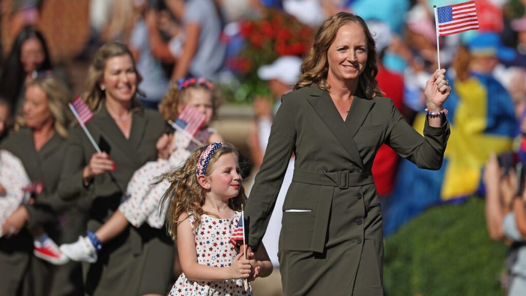 Former No. 1 Stacy Lewis, who overcame scoliosis, announces retirement