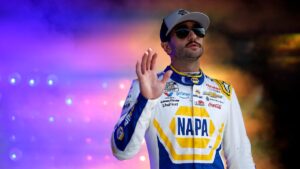 Chase Elliott benefits from late pit strategy