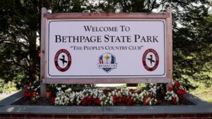 Fans allowed on at Bethpage for first time