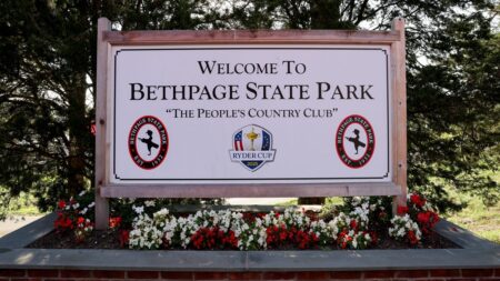 Fans allowed on at Bethpage for first time