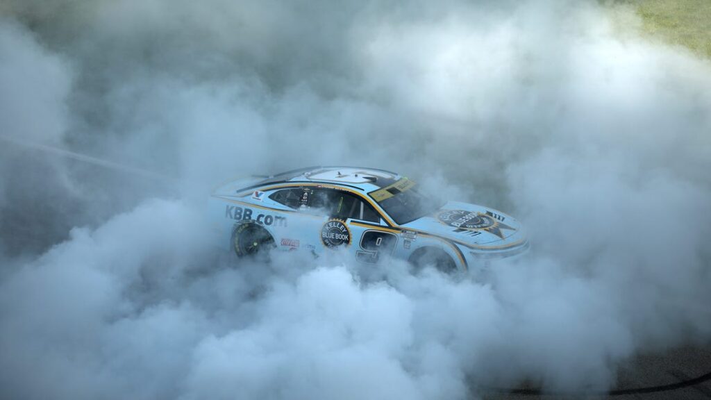 NASCAR Kansas winners, losers as Chase Elliott exploits Toyota’s blunders