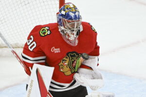 Blackhawks Extend Goalie Spencer Knight
