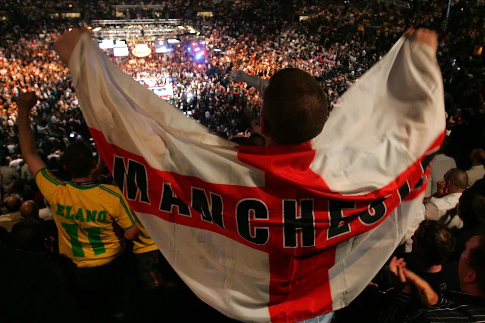 LAS VEGAS - DECEMBER 08:  Fans of Ricky Hatton of England cheer him on before his bout against Floyd Mayweather Jr. during their WBC world welterweight championship fight at the MGM Grand Garden Arena on December 8, 2007 in Las Vegas, Nevada.  (Photo by Ethan Miller/Getty Images)