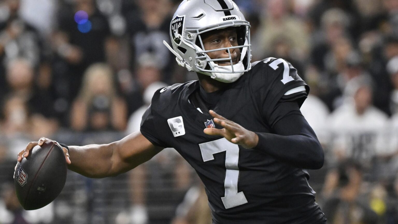 Geno Smith, Ashton Jeanty Disappoint Fans as Raiders Lose to Justin Herbert, Chargers