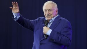 Jerry Jones Shades’ Micah Parsons’ Run Defense, Cowboys Impact Ahead of Packers Game