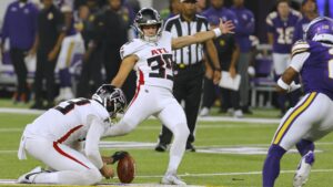 Falcons’ Parker Romo, Leonard Floyd Meet in Postgame Video After Kicker Makes 5 FGs