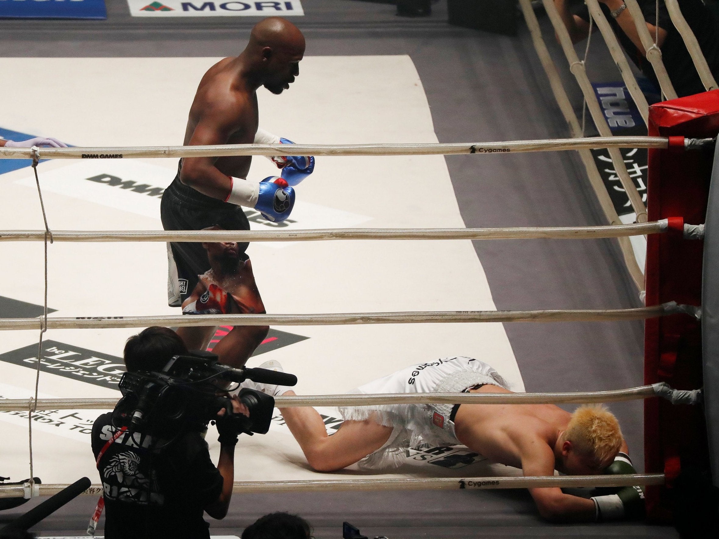 In his first exhibition bout, Floyd Mayweather knocked out kickboxer Tenshin Nasukawa