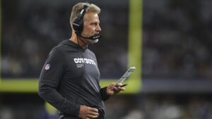 Cowboys DC Matt Eberflus Taking Part in Offensive Meetings to Prepare for Bears