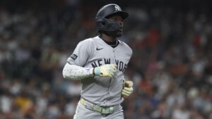 Yankees' Jazz Chisholm Jr. exits Thursday's game vs. Astros with knee contusions