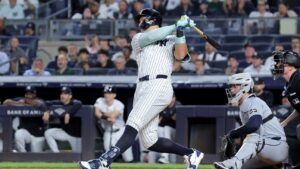 Aaron Judge passes Yogi Berra on Yankees' all-time home run list
