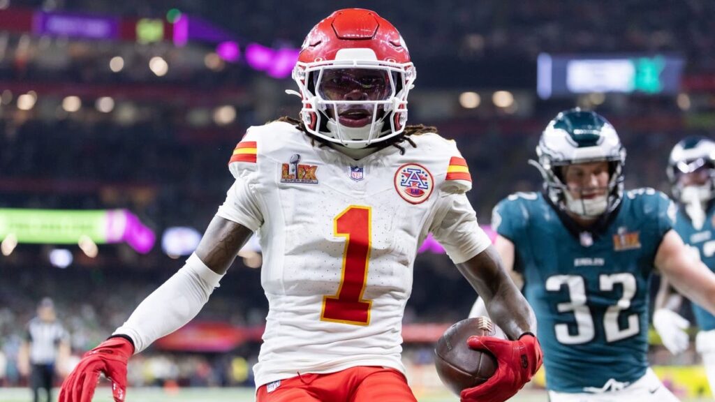 Chiefs WR Xavier Worthy out with shoulder injury vs. Giants on Sunday night