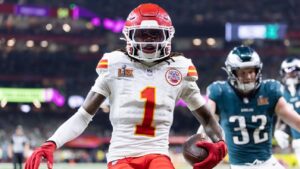 Chiefs WR Xavier Worthy out with shoulder injury vs. Giants on Sunday night