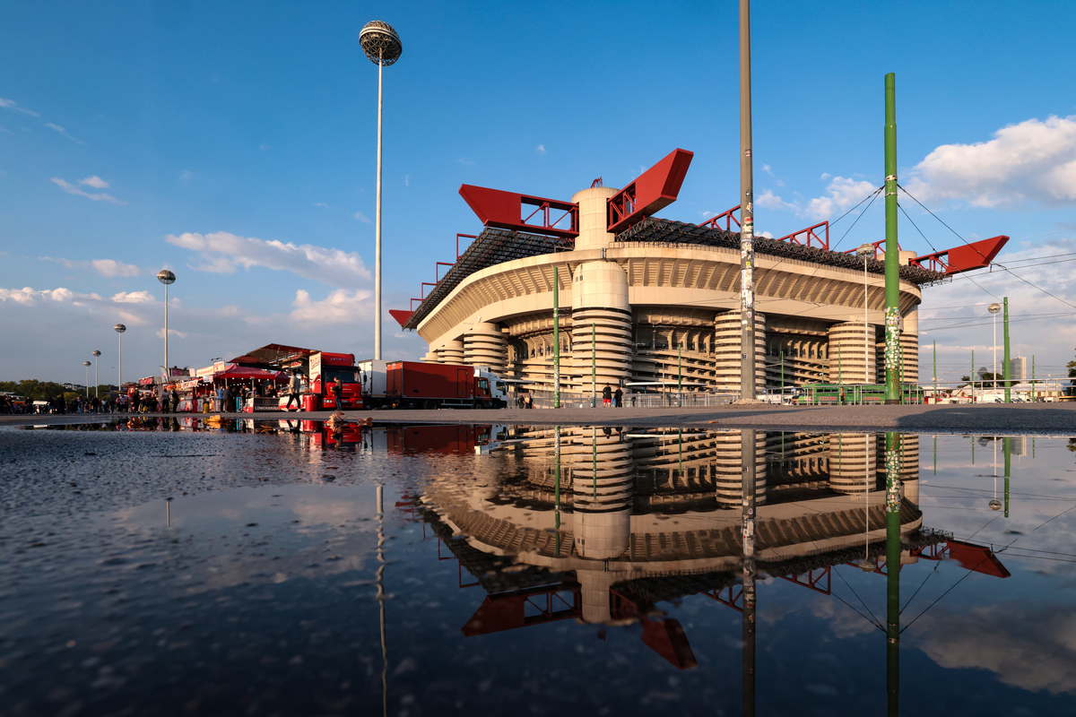 MILAN, ITALY - SEPTEMBER 23: A general view of the stadium reflected in rainwater prior to the Coppa Italia Frecciarossa Round of 16 match between AC Milan and US Lecce at Giuseppe Meazza Stadium on September 23, 2025 in Milan, Italy. (Photo by Jonathan Moscrop/Getty Images)