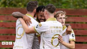 Cymru Premier round-up: Caernarfon thump Ferry as goals fly in