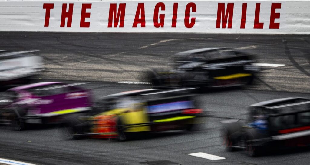 PIT BOX: Whelen Modified Tour roars back into New Hampshire's Magic Mile