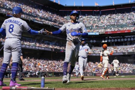 Another offensive outburst carries Dodgers to series win over Giants