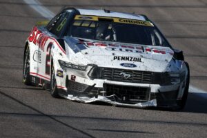 What caused the restart pileup that collected eleven cars at Kansas?