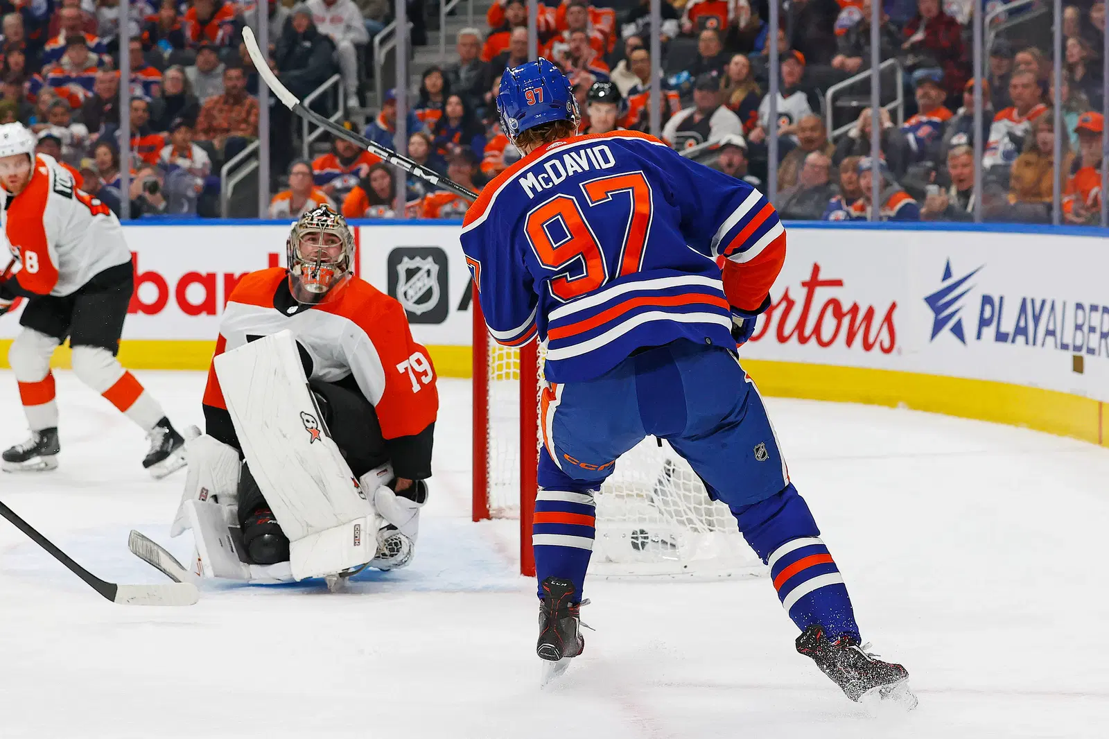 Ex-Flyers Goalie Carter Hart Not Expected to Join Oilers
