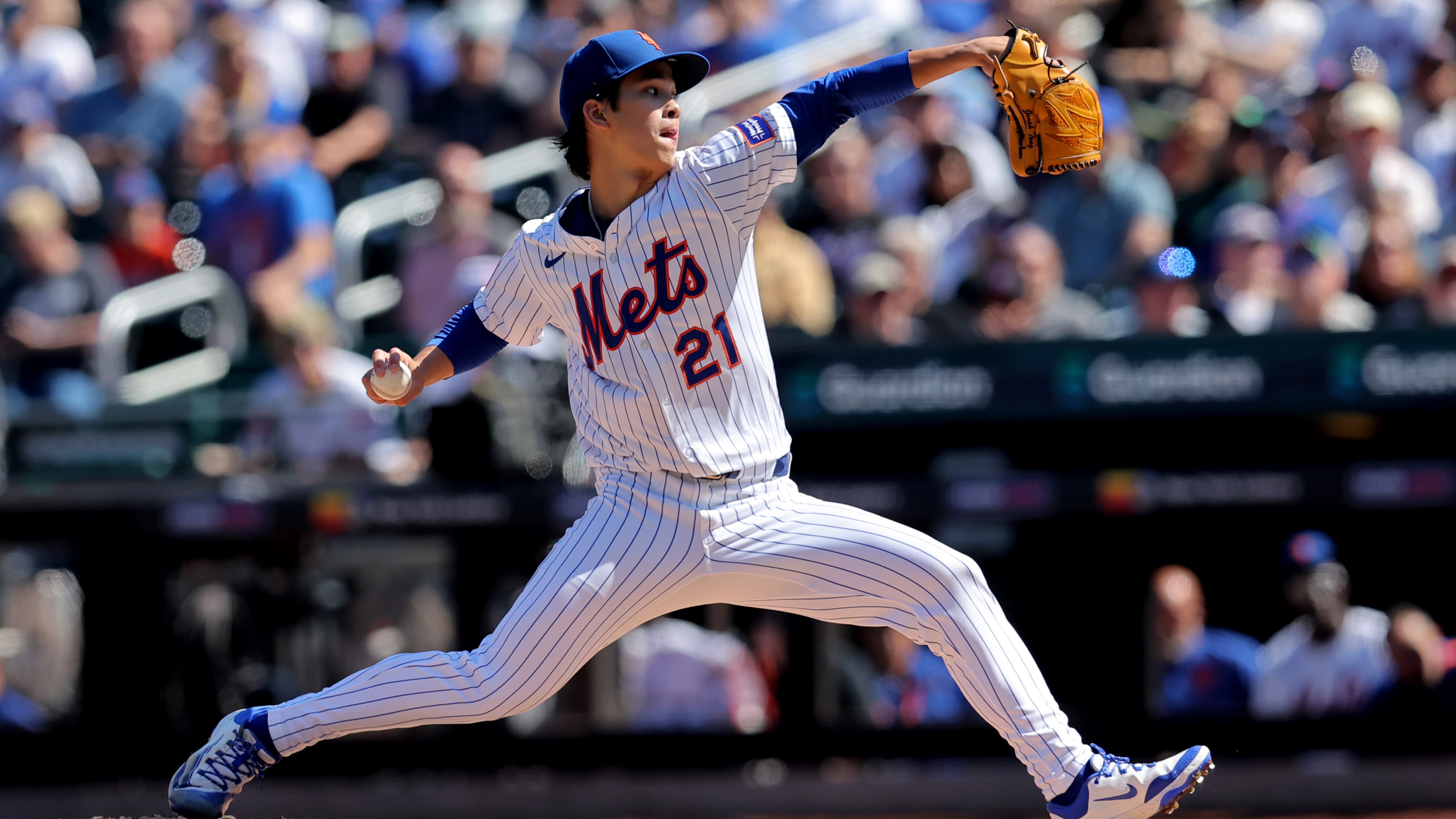 Sep 18, 2025; New York City, New York, USA; New York Mets starting pitcher Jonah Tong (21) pitches against the San Diego Padres during the first inning at Citi Field.