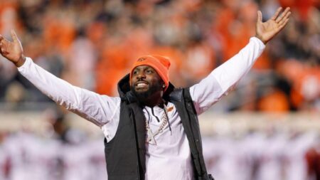 Oklahoma State coaching search: Dez Bryant endorses Zac Robinson to replace Mike Gundy