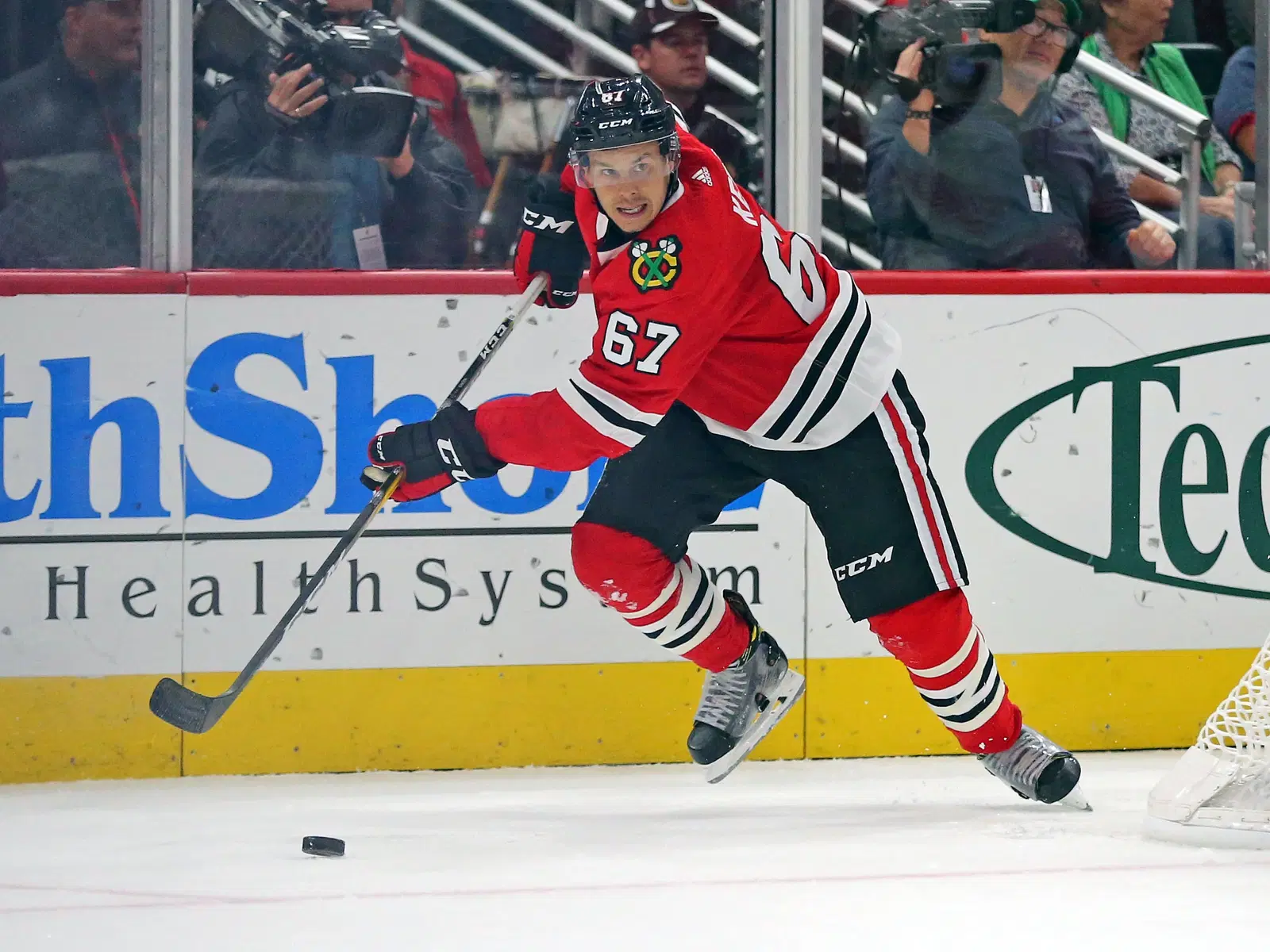 Former Blackhawks Forward Signs With New Team