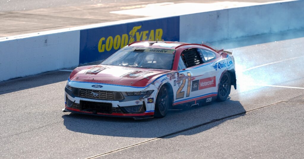 NASCAR insiders react to first lap wreck, problems for playoff drivers at Darlington